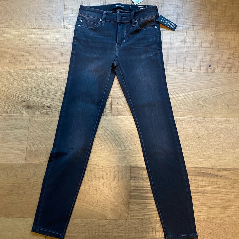 NWT Liverpool Abby dark grey jeans. Size 2/26